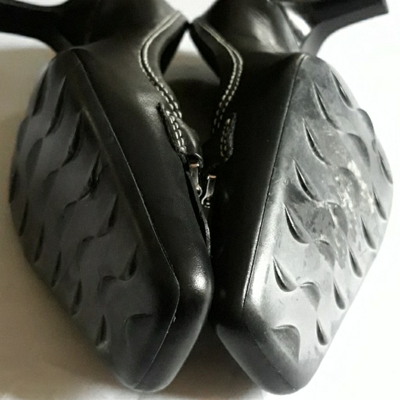 Cole Haan Black Leather Pump - Picture 7 of 8